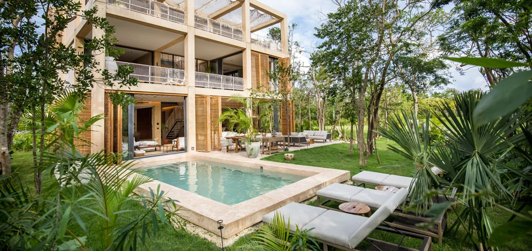 Fotografía oficial de una villa con alberca en Palm Villas Corasol, referencia del desarrollo